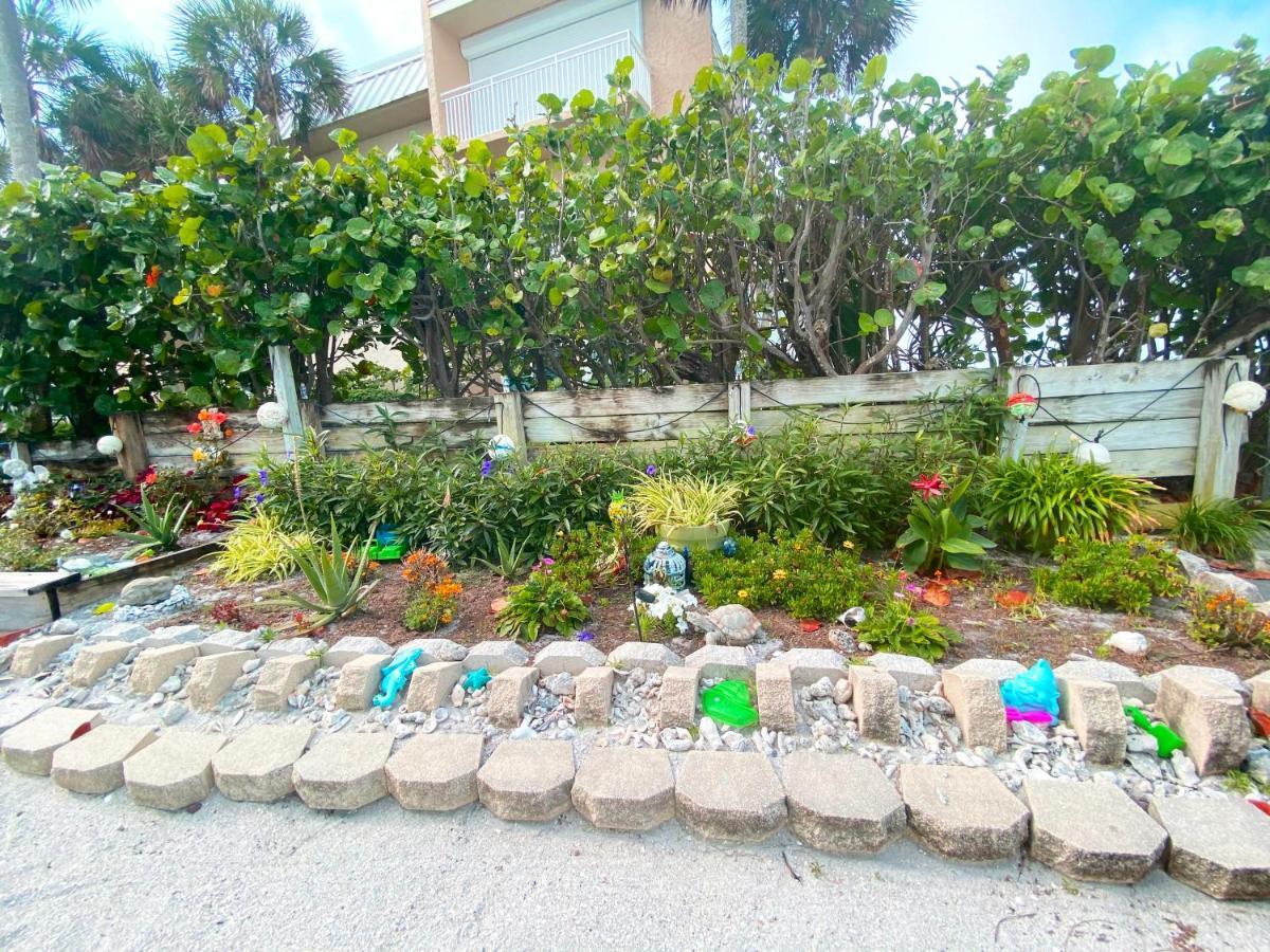Nautical Watch Aparthotel Belleair Beach Exterior photo