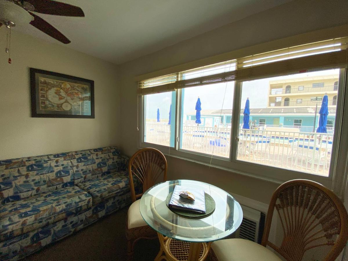Nautical Watch Aparthotel Belleair Beach Exterior photo