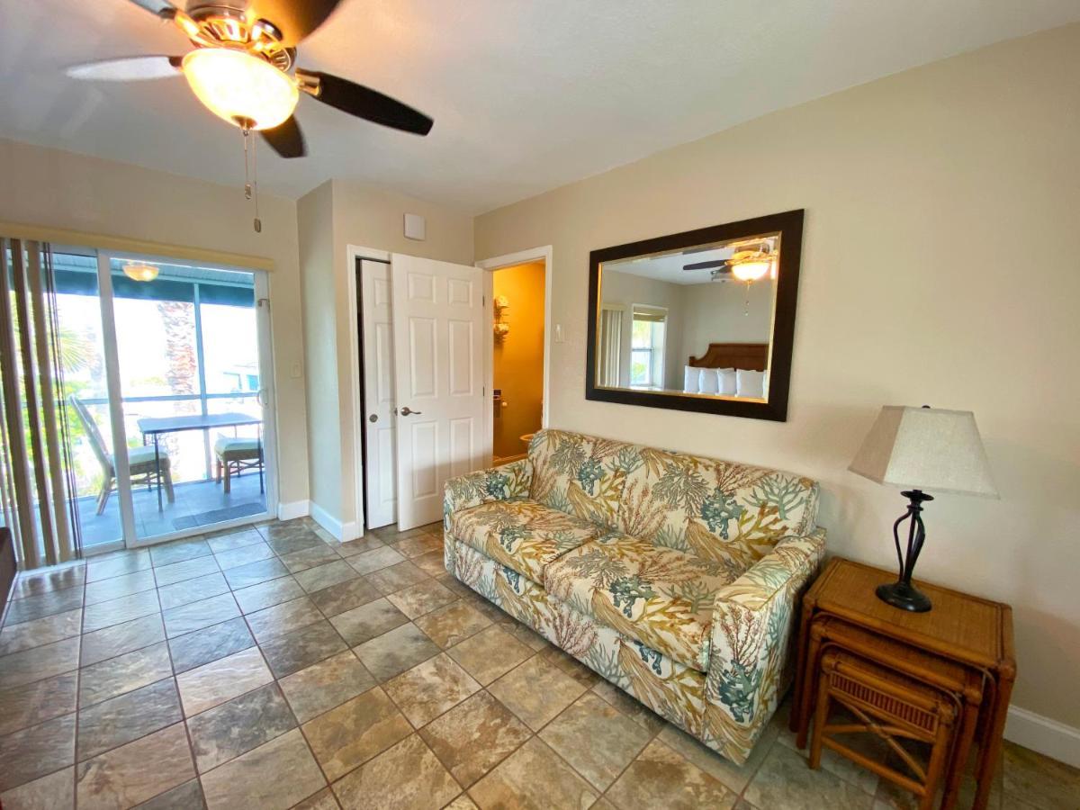 Nautical Watch Aparthotel Belleair Beach Exterior photo