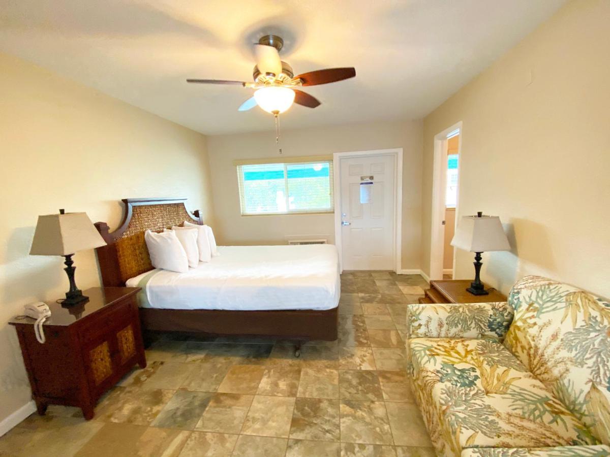 Nautical Watch Aparthotel Belleair Beach Exterior photo