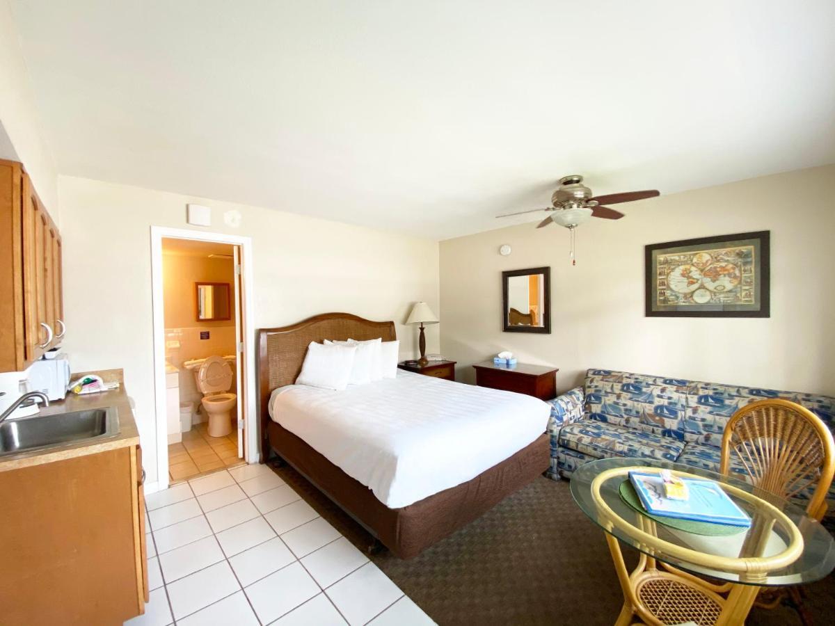 Nautical Watch Aparthotel Belleair Beach Exterior photo