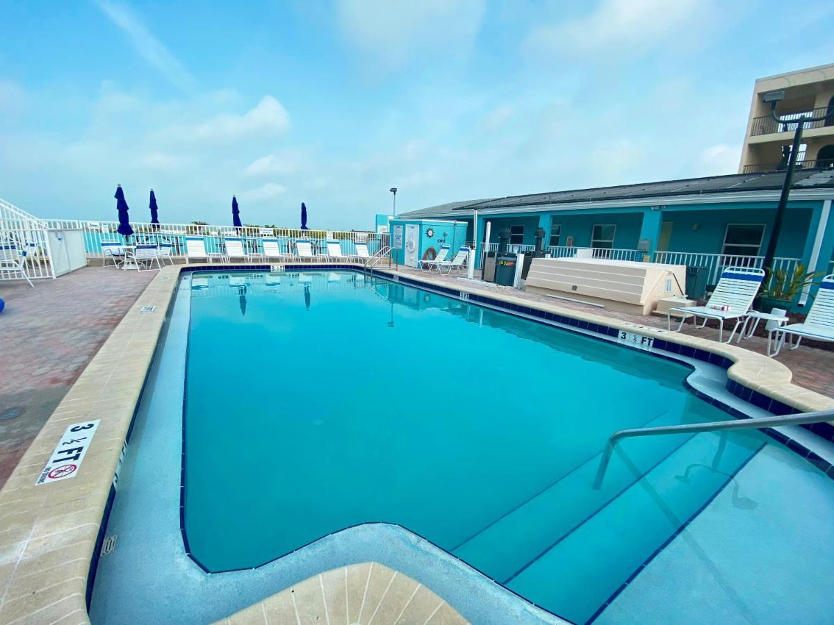 Nautical Watch Aparthotel Belleair Beach Exterior photo