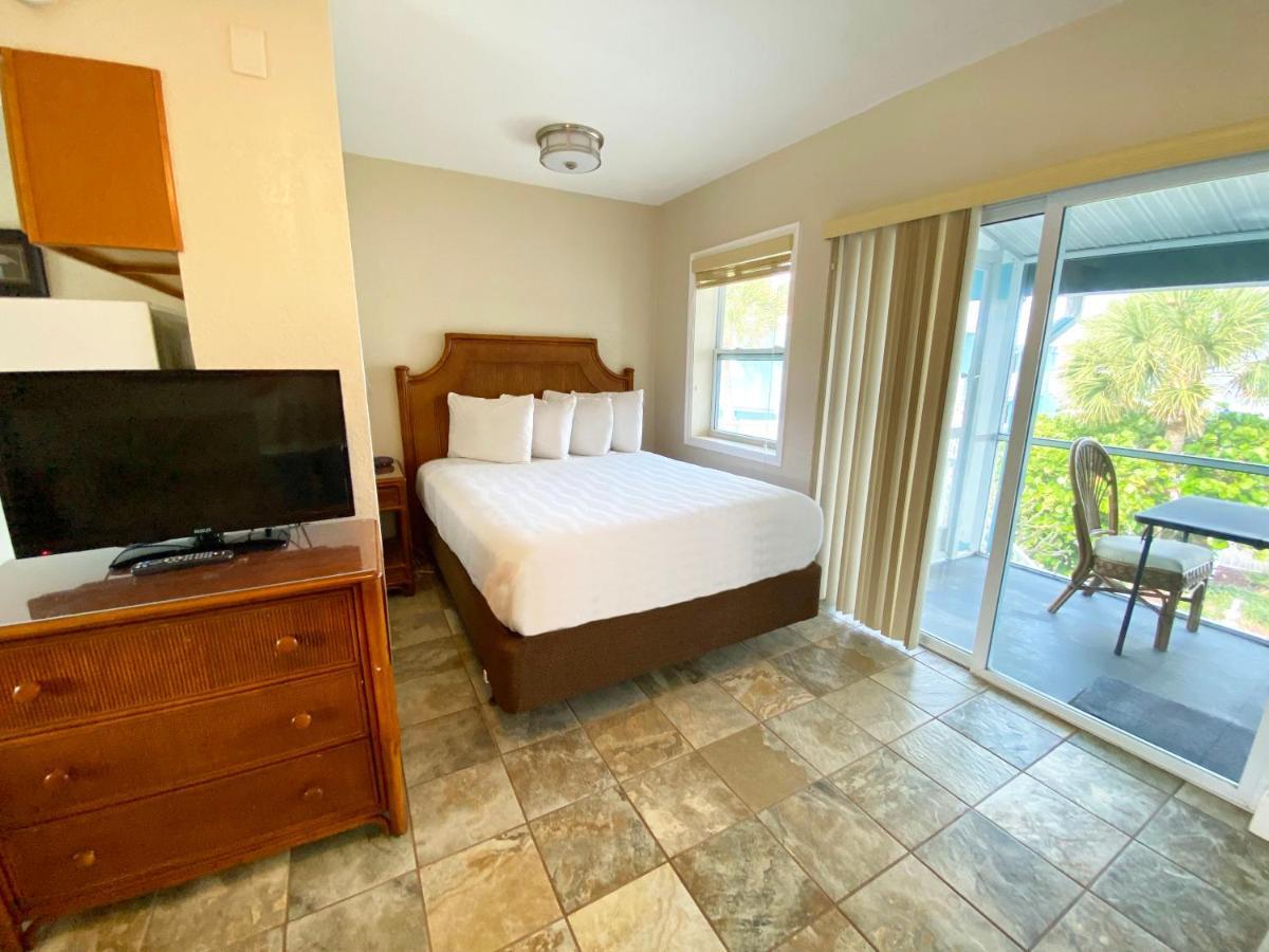 Nautical Watch Aparthotel Belleair Beach Exterior photo