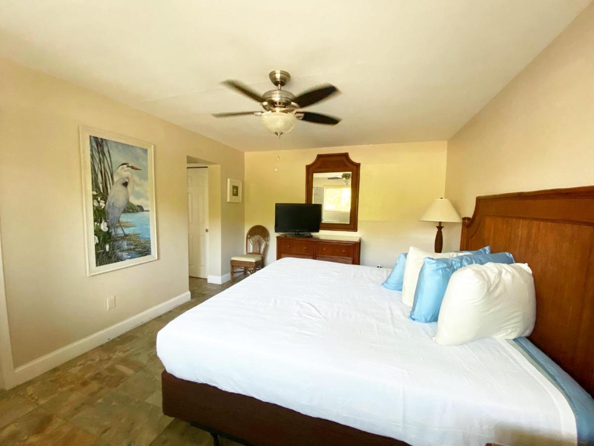 Nautical Watch Aparthotel Belleair Beach Exterior photo