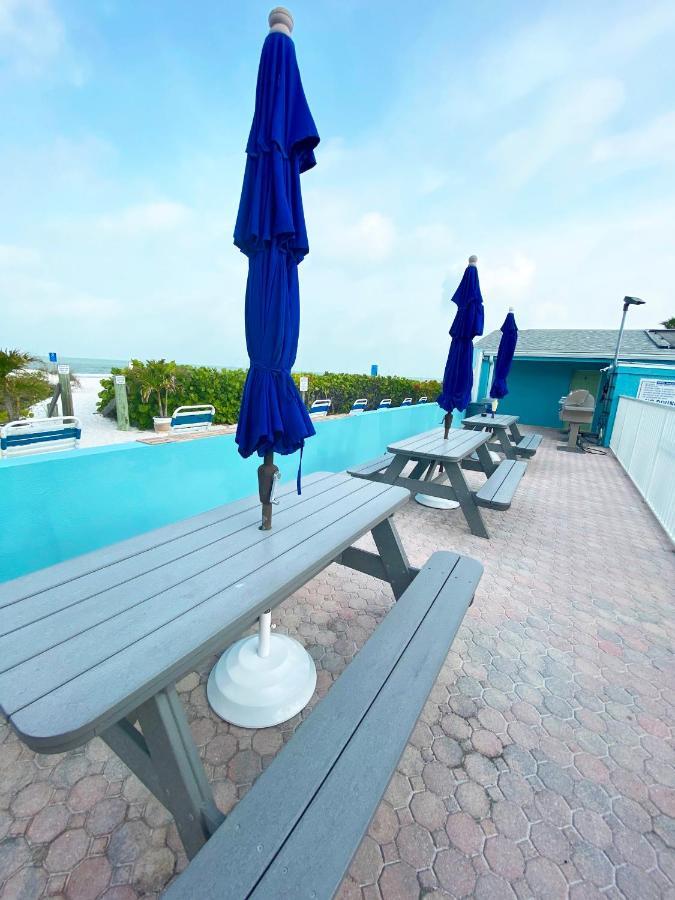 Nautical Watch Aparthotel Belleair Beach Exterior photo